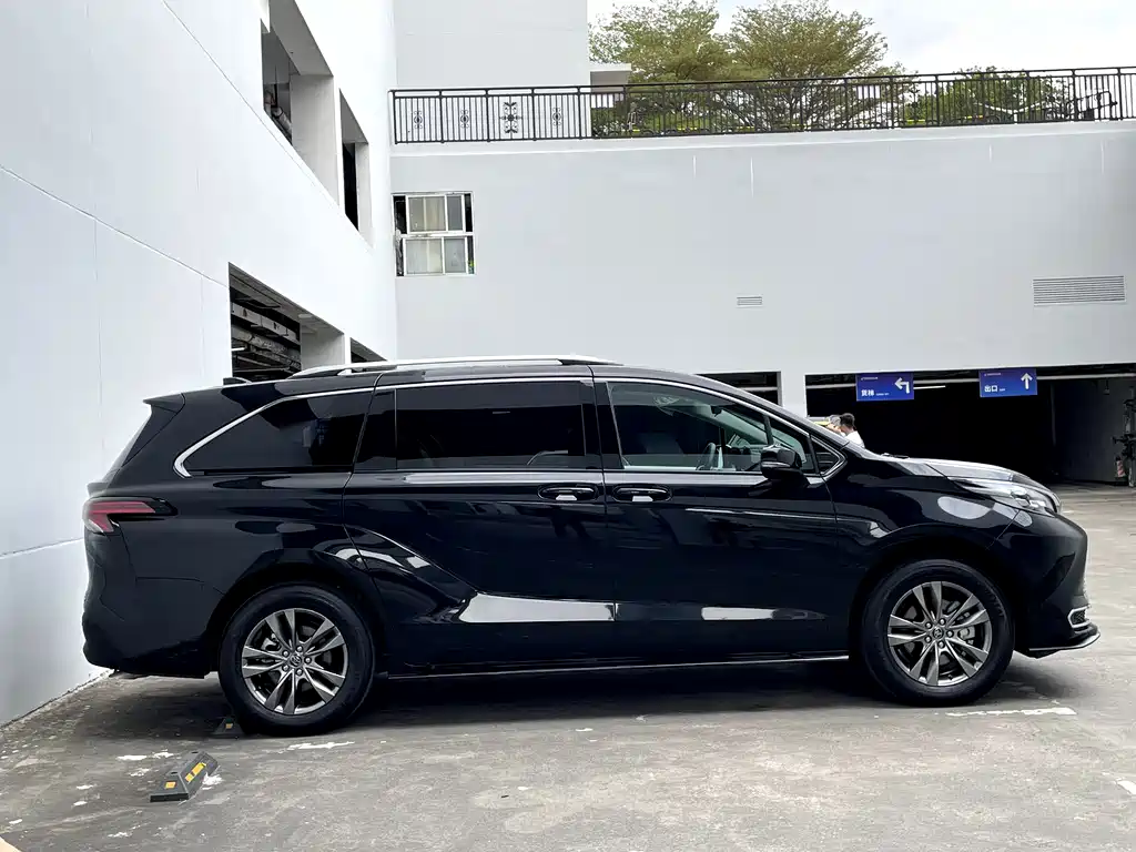 SIENNA 2026 2.5L dual-engine two-wheel drive comfort version купить на сайте DeffCars