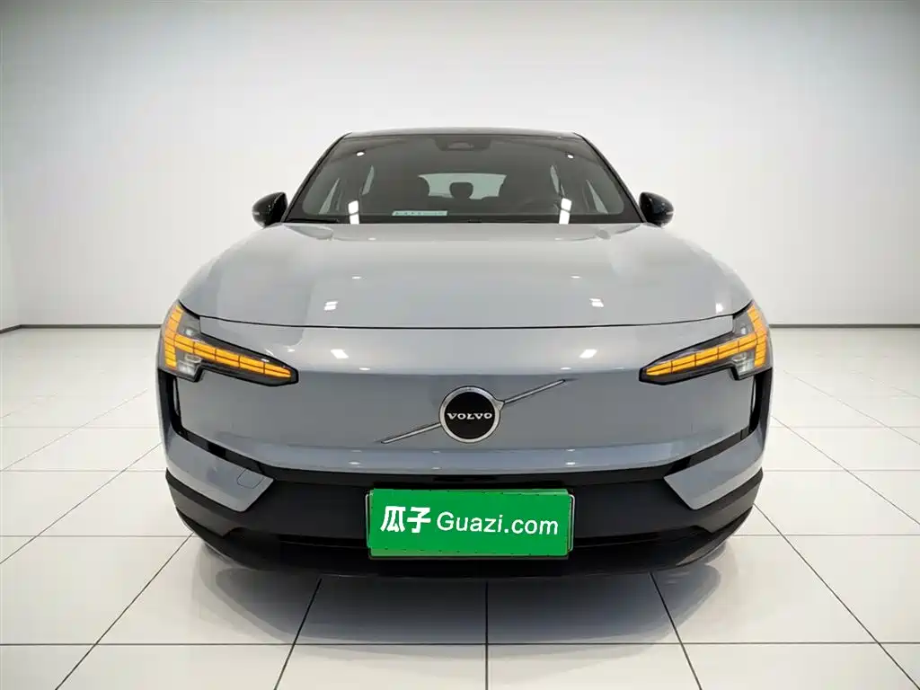 Volvo EX30 2025 rear-wheel drive long-range version Ultra купить на сайте DeffCars
