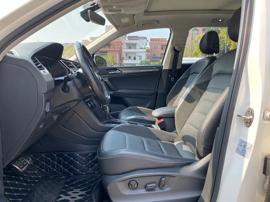 Tiguan L 2021 330TSI automatic two-wheel drive R-Line version купить на сайте DeffCars