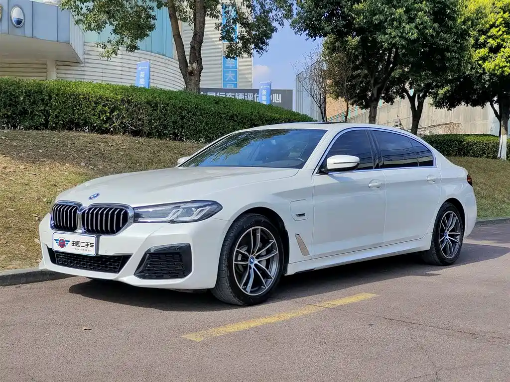 BMW 5 Series New Energy 2022 Model 535Le M Sports Package купить на сайте DeffCars