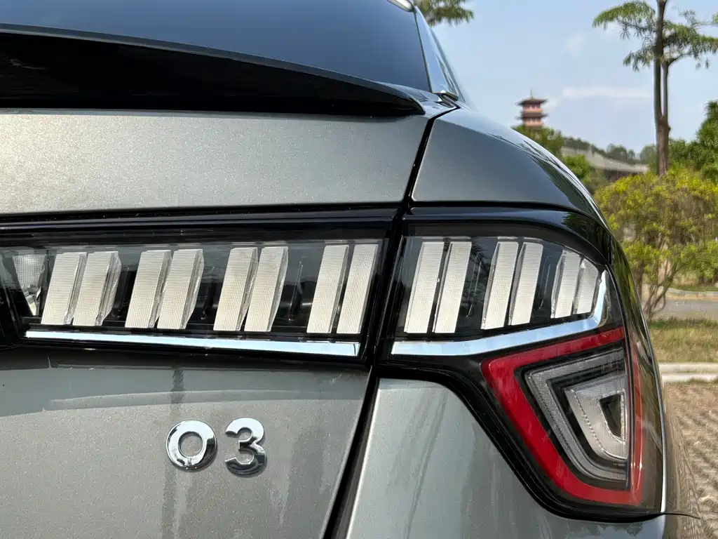 Lynk & Co 03 2022 1.5TD DCT Pro купить на сайте DeffCars