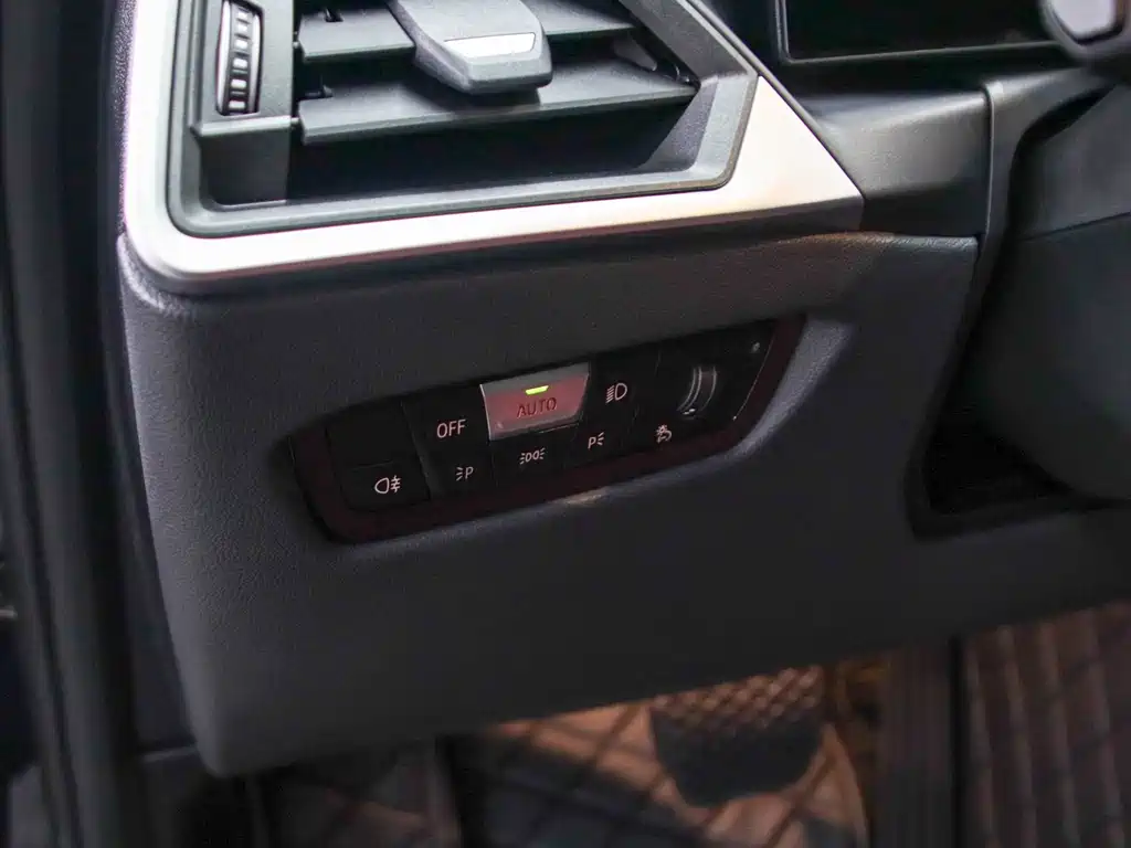 BMW 3 Series 2023 320i M Sports Package купить на сайте DeffCars