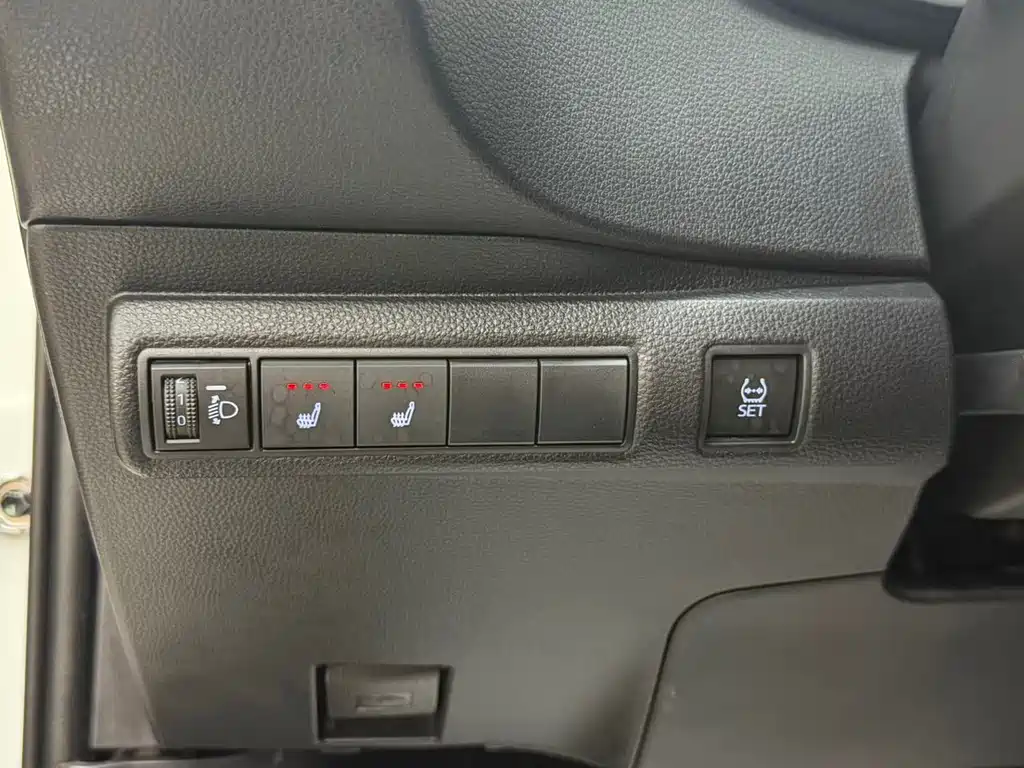 Léilíng (COROLLA) 2022 facelift TNGA 1.5L CVT aggressive version купить на сайте DeffCars