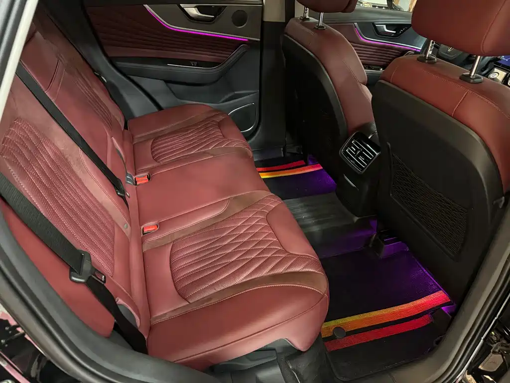 Hongqi HS5 2023 2.0T Qixiang Pro version купить на сайте DeffCars