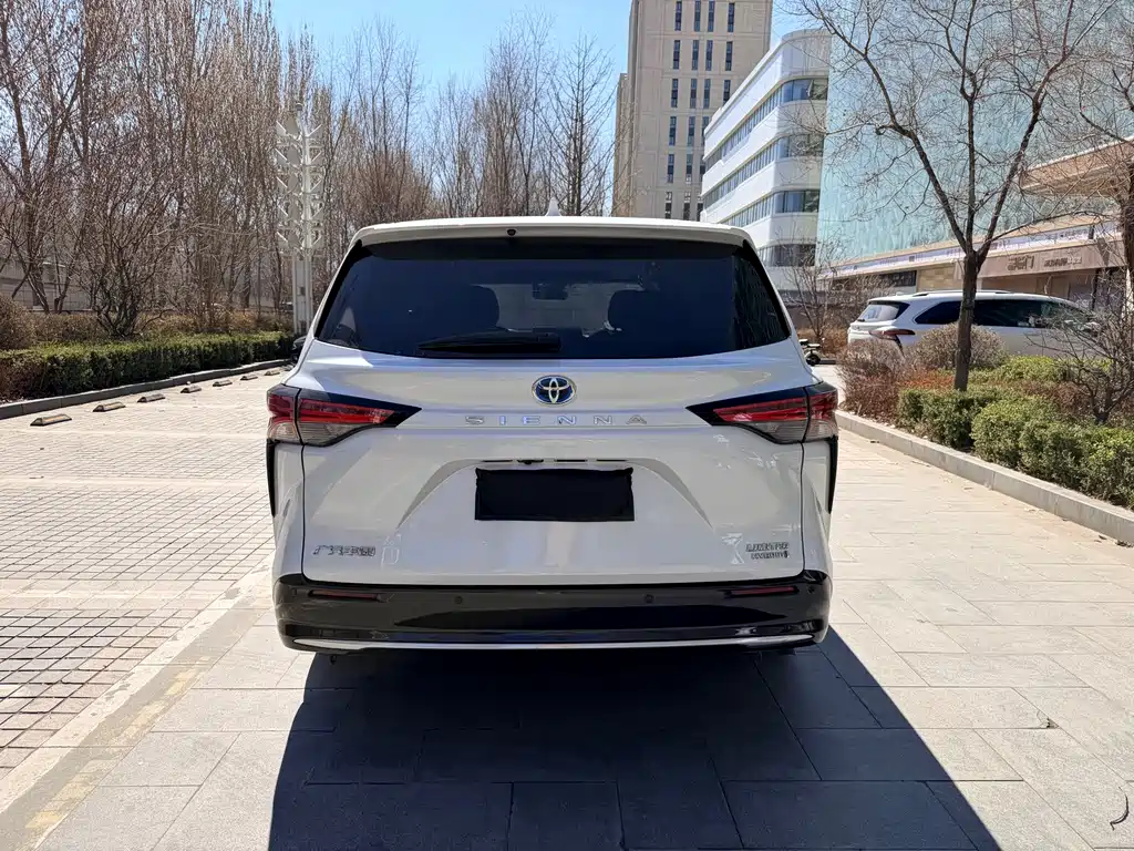 SIENNA 2024 2.5L Hybrid Premium Edition купить на сайте DeffCars