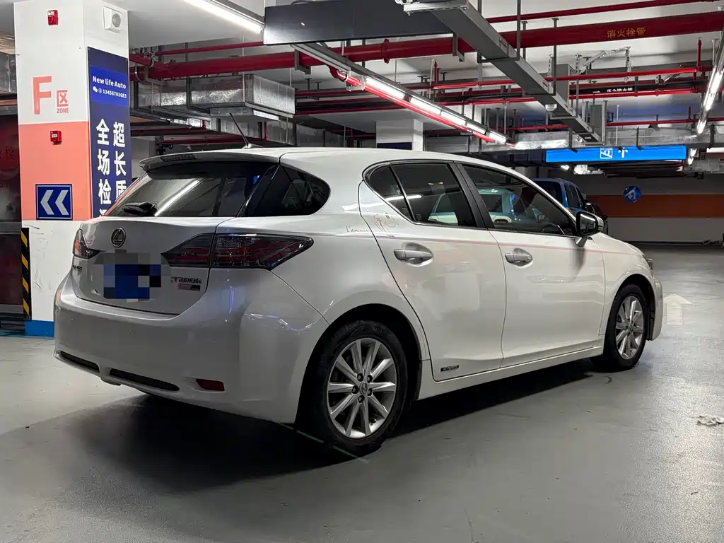Lexus CT 2013 CT200h Deluxe Edition купить на сайте DeffCars