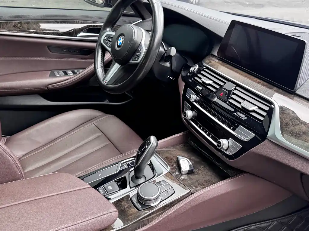 BMW 5 Series 2018 525Li Luxury Package купить на сайте DeffCars