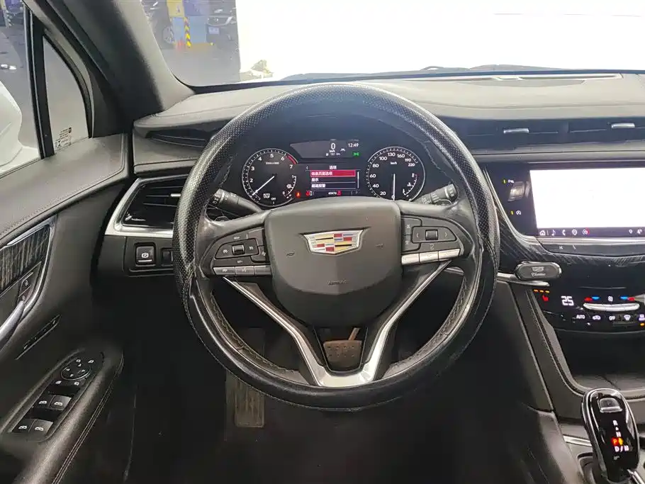 Cadillac XT6 2022 2.0T six-seat two-wheel drive luxury model купить на сайте DeffCars