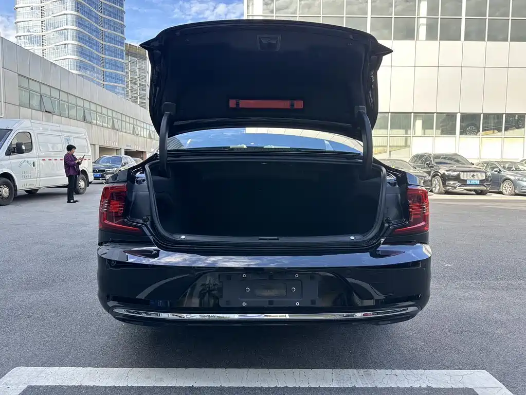 Volvo S90 2024 B5 Zhiyi Luxury Edition купить на сайте DeffCars