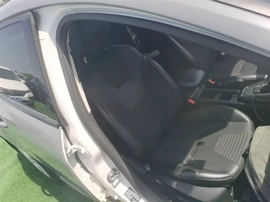 Focus 2018 hatchback classic 1.6L automatic stylish smart mobility version купить на сайте DeffCars
