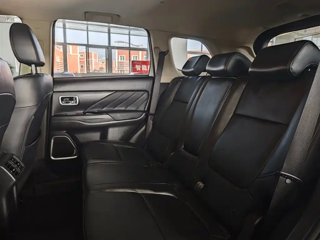 Outlander 2019 2.0L 2WD Enjoy Edition, 5 seats, National VI купить на сайте DeffCars