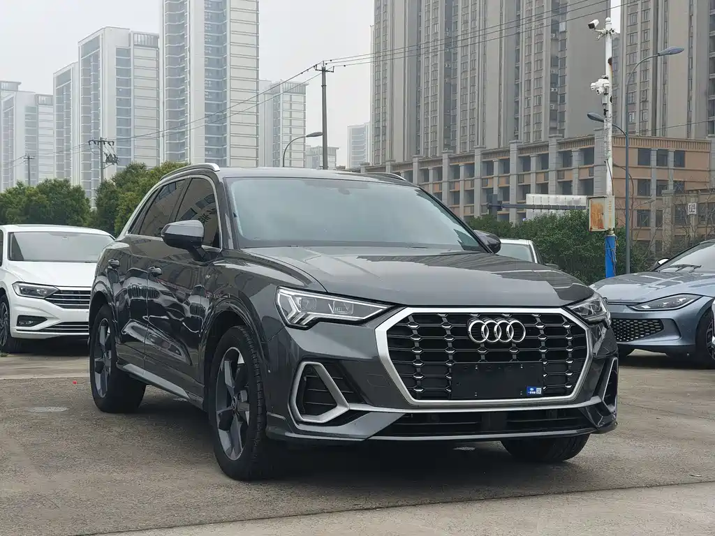 Audi Q3 2022 35 TFSI Fashionable and Dynamic купить на сайте DeffCars