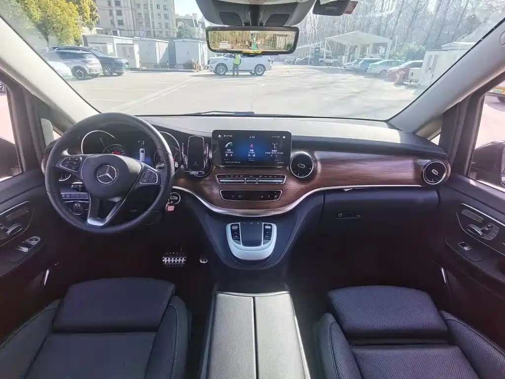 Mercedes-Benz V-Class 2022 V 260 L Long Wheelbase Luxury Edition купить на сайте DeffCars