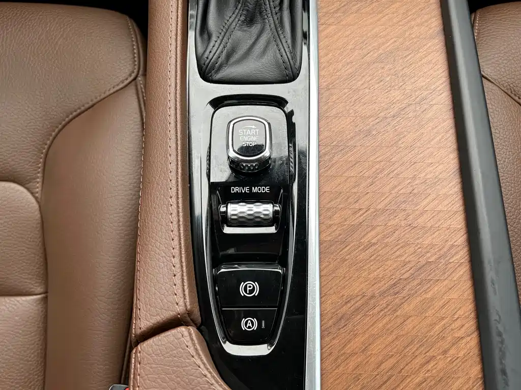 Volvo XC90 2019 T6 Zhiyi Edition 7 seats National VI купить на сайте DeffCars
