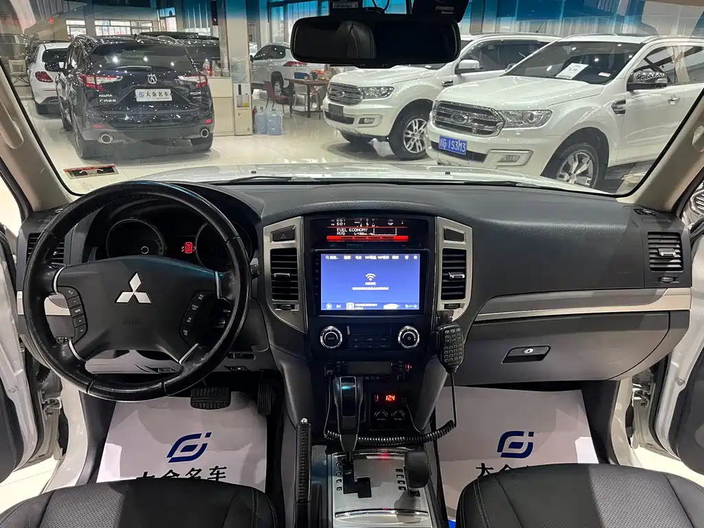 Pajero imported 2016 3.0L automatic standard version National V купить на сайте DeffCars
