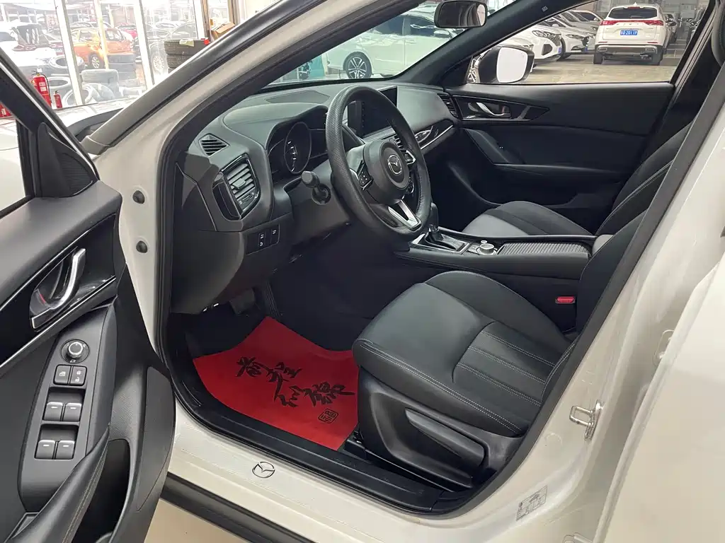 Mazda CX-4 2021 2.0L automatic two-wheel drive Blue Sky Vitality Edition купить на сайте DeffCars