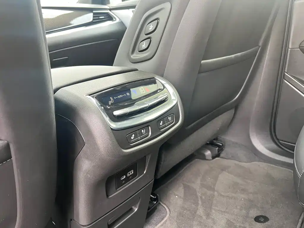 Cadillac XT6 2025 2.0T six-seat four-wheel drive premium executive black label version купить на сайте DeffCars