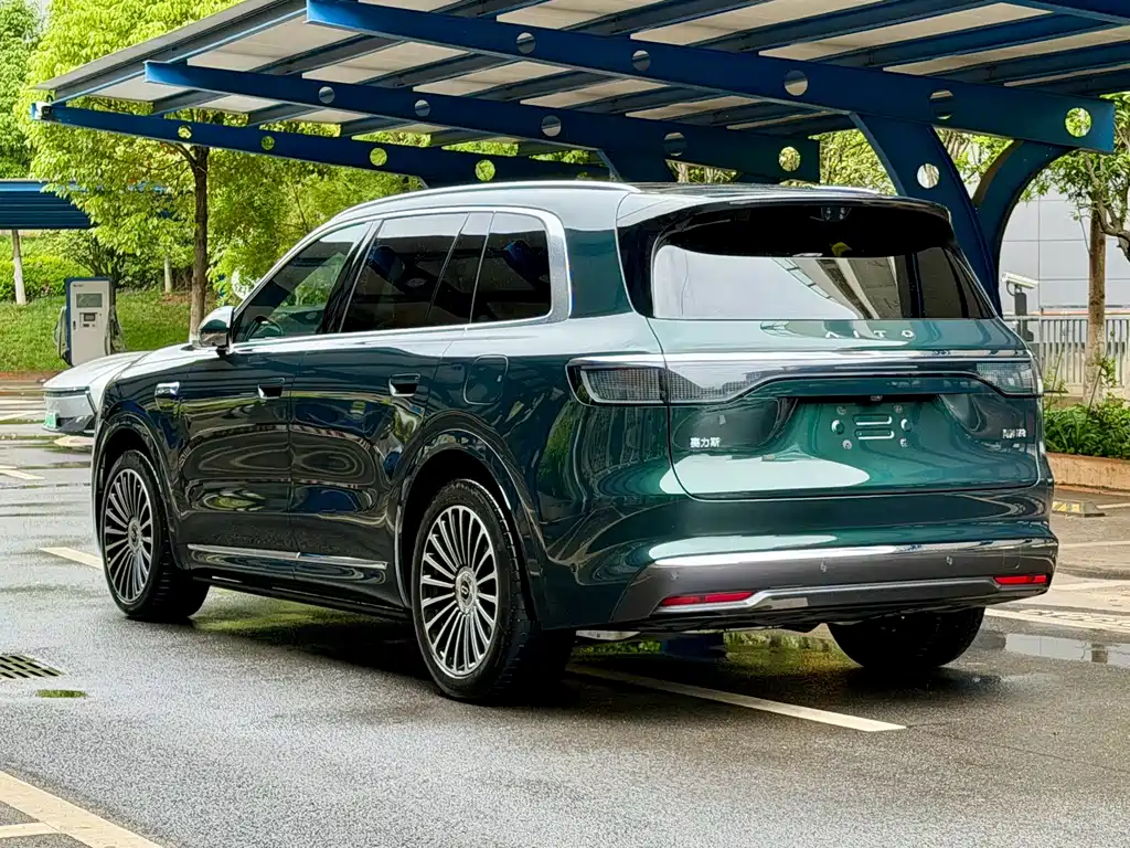 Wenjie M8 2025 extended range Ultra version 53.4kWh 6-seat version 192-line lidar) купить на сайте DeffCars