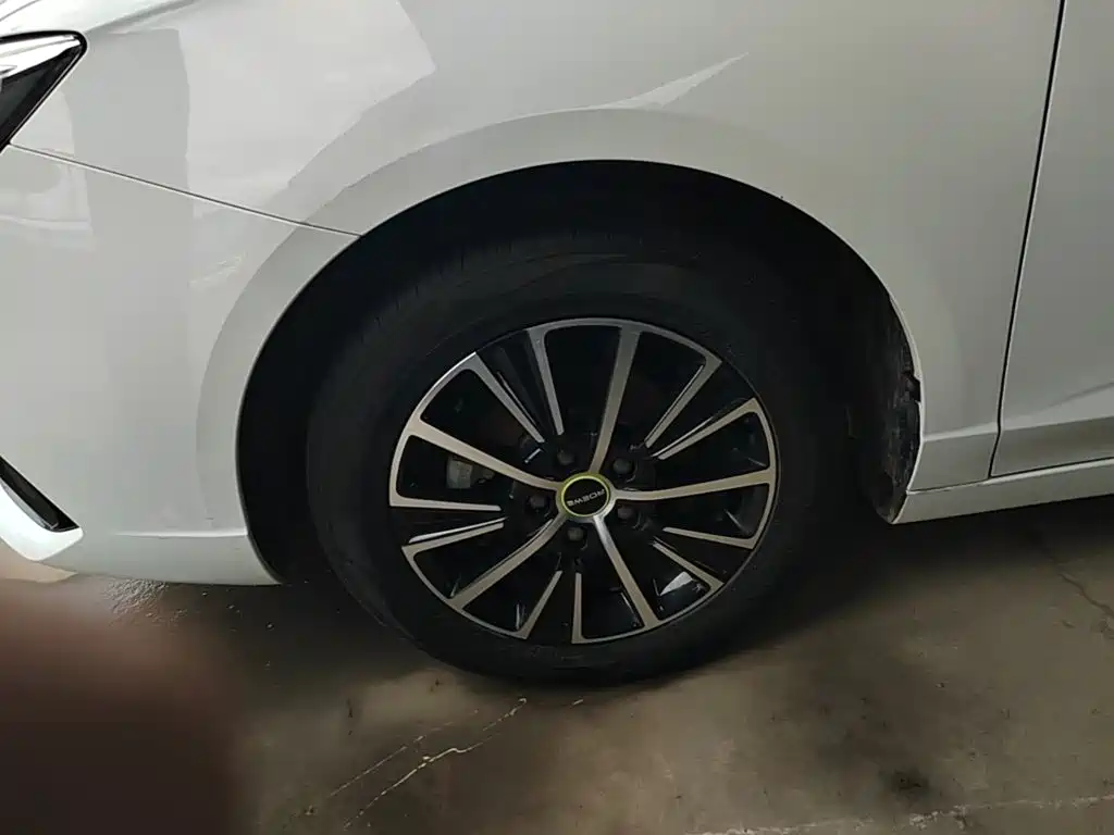 ROEWE i5 2021 facelift 1.5L CVT diamond version купить на сайте DeffCars