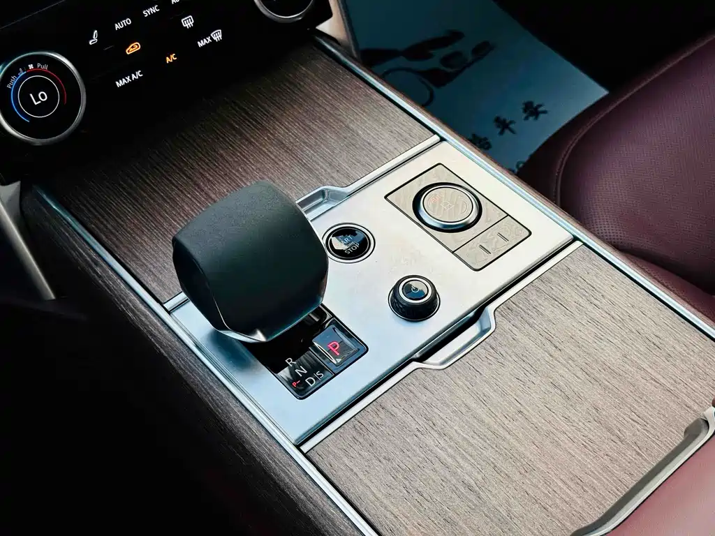Range Rover 2023 3.0 L6 400PS Genesis Extended Edition купить на сайте DeffCars
