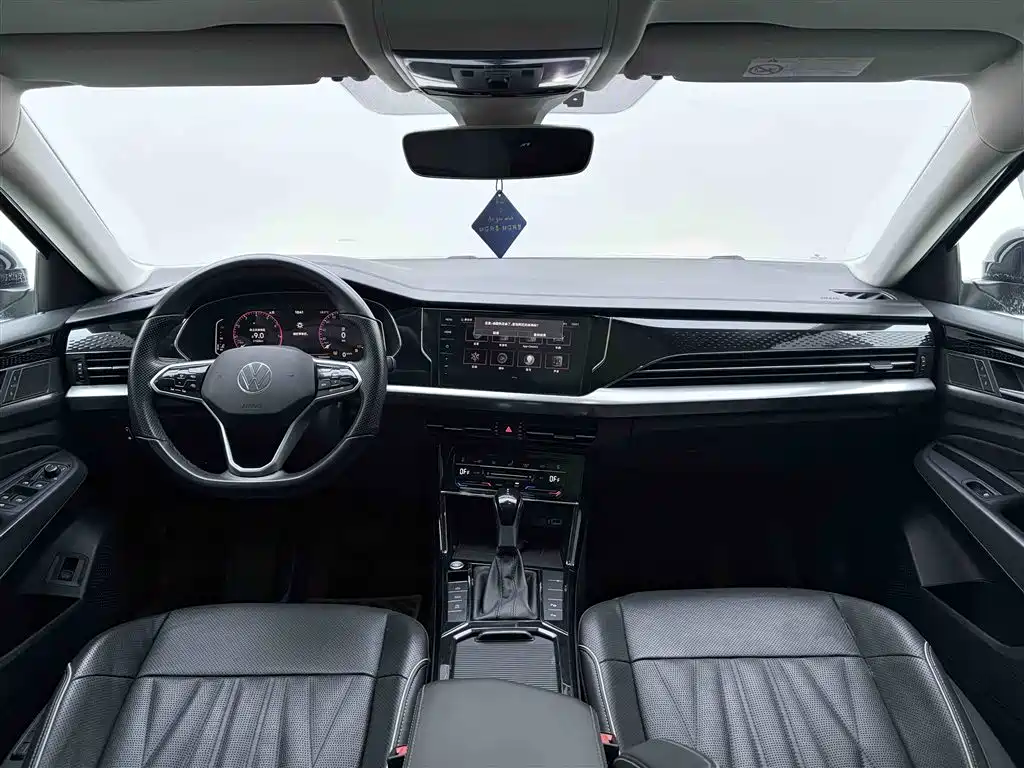 Passat 2022 330TSI Deluxe Edition купить на сайте DeffCars