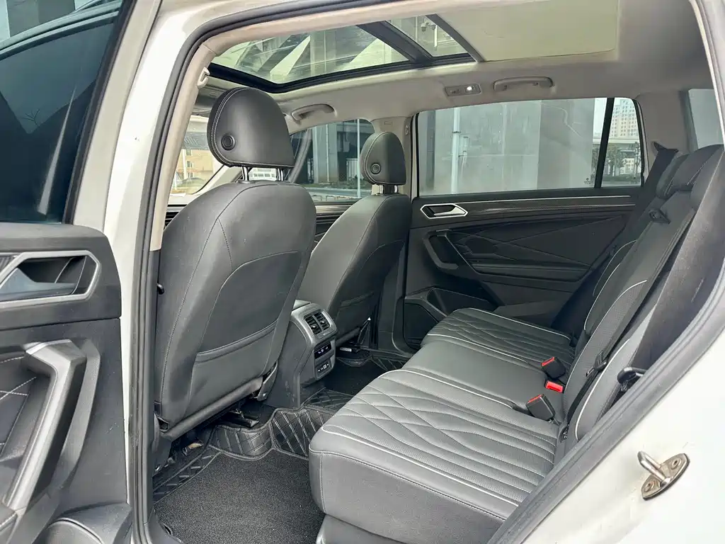 Tiguan L 2023 330TSI automatic two-wheel drive R-Line version купить на сайте DeffCars