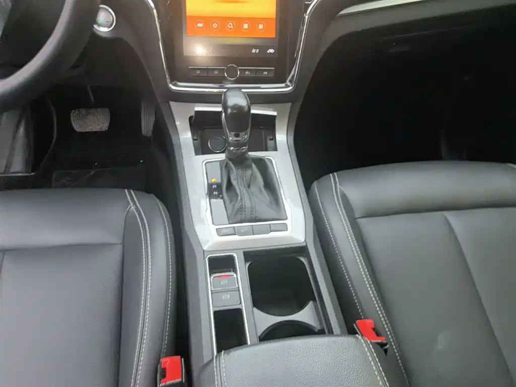 Roewe RX5 2019 20T two-wheel drive automatic 4G interconnected platinum version купить на сайте DeffCars
