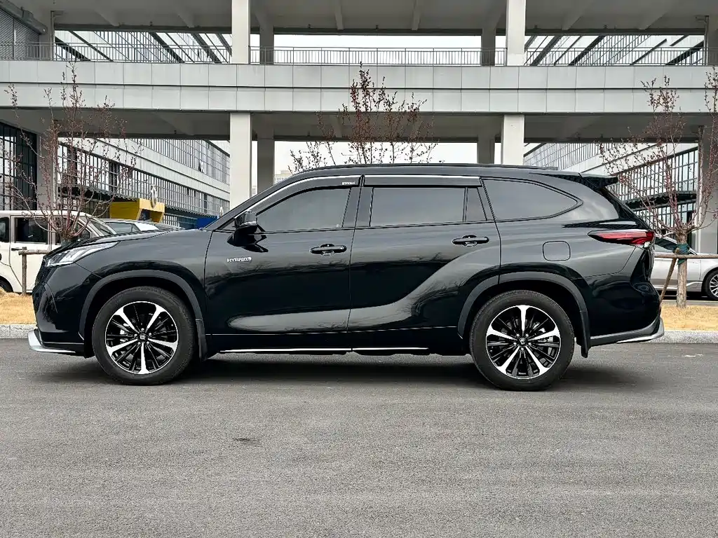 Crown Lufang 2023 2.5L HEV four-wheel drive premium version купить на сайте DeffCars