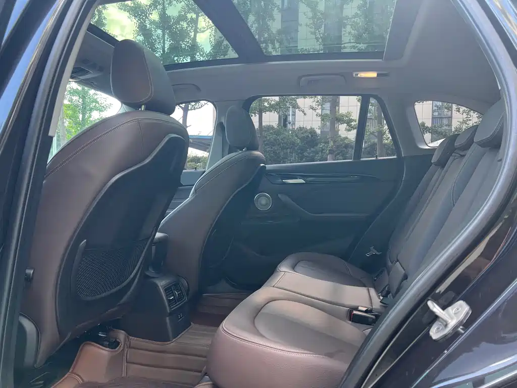 BMW X1 2022 sDrive20Li Exclusive Model купить на сайте DeffCars