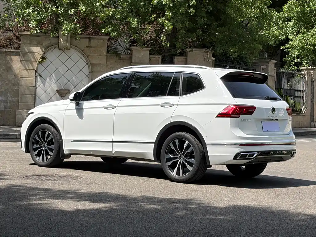 Tiguan L 2024 Outstanding Model 330TSI Automatic Two-wheel Drive R-Line Longyao Edition купить на сайте DeffCars
