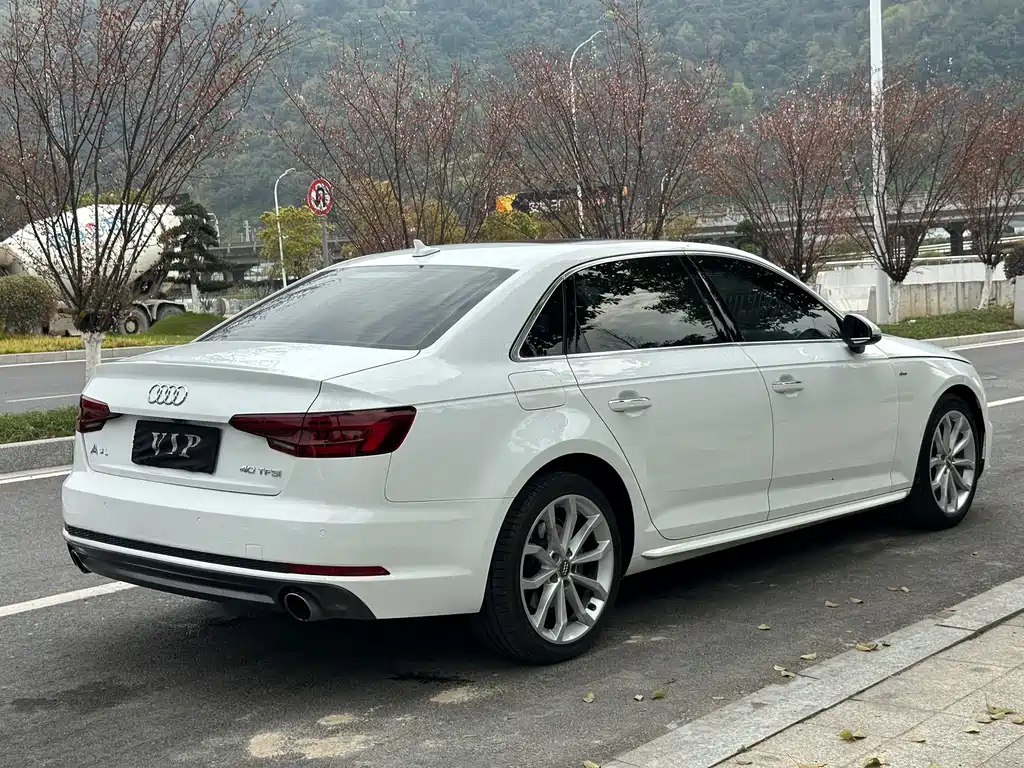 Audi A4L 2019 40 TFSI Fashion Type National V купить на сайте DeffCars