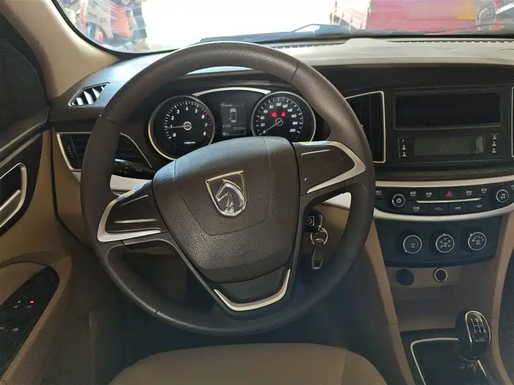 Baojun 730 2016 1.5L manual value model 7 seats National V купить на сайте DeffCars