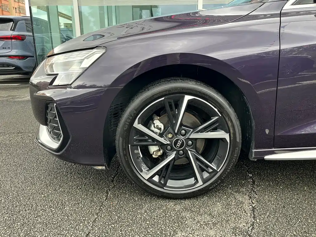 Audi A3 2026 Sportback 35TFSI Flying Spur Exclusive Model купить на сайте DeffCars
