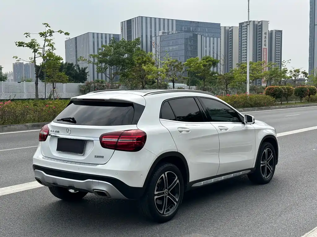 Mercedes-Benz GLA 2018 GLA 200 Fashion Model купить на сайте DeffCars