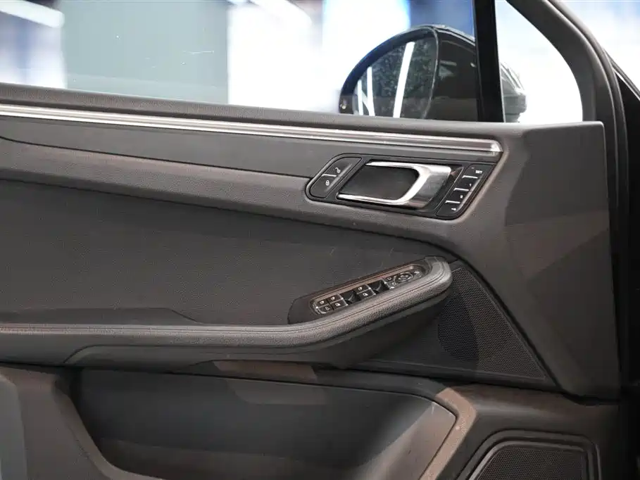 Macan 2017 Macan 2.0T купить на сайте DeffCars