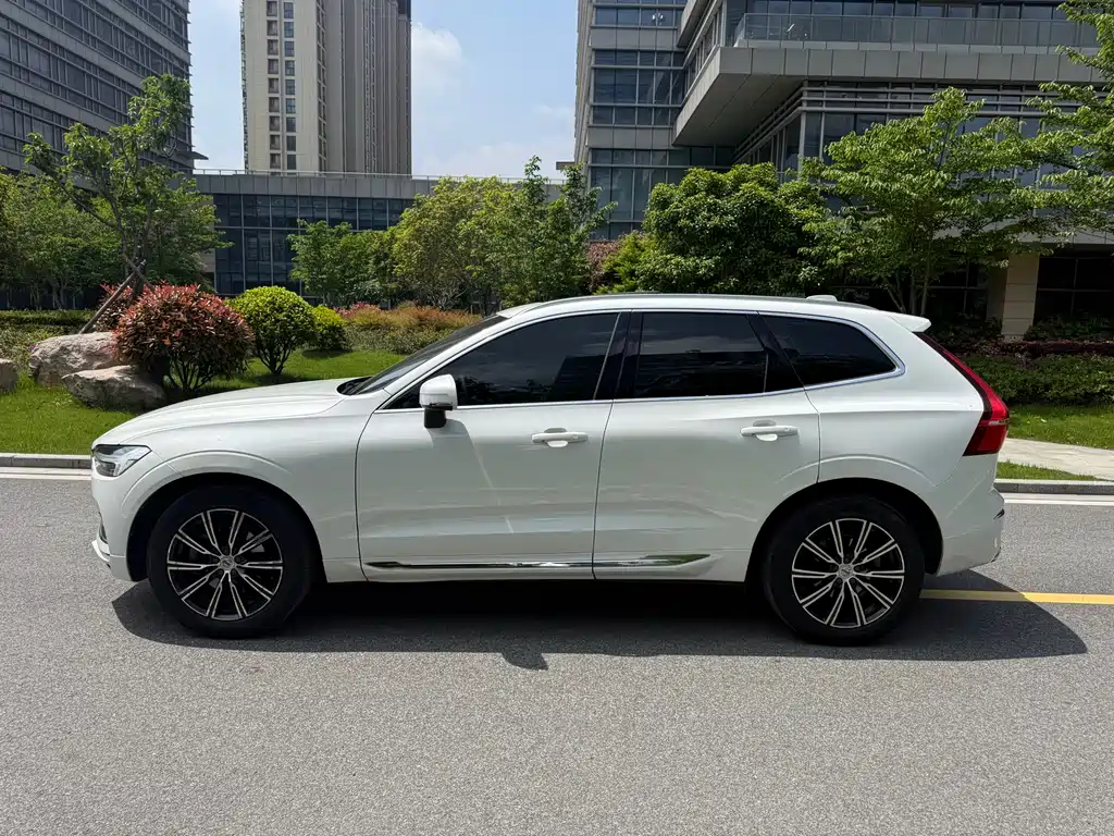 Volvo XC60 2021 T5 four-wheel drive Zhiyuan Deluxe Edition купить на сайте DeffCars