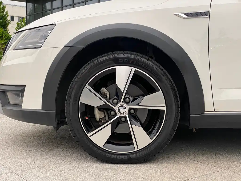 Octavia 2019 Station Wagon TSI280 DSG Deluxe Edition National VI купить на сайте DeffCars