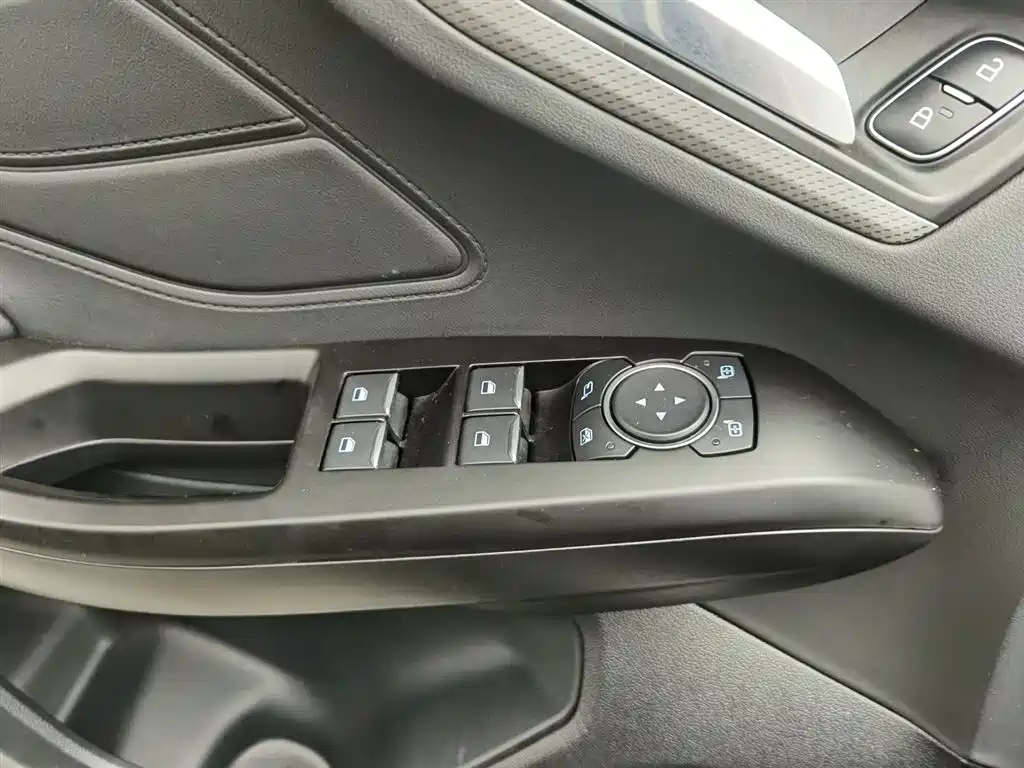 Focus 2022 sedan EcoBoost 180 automatic racing version купить на сайте DeffCars