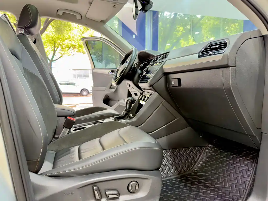 Tiguan L 2020 330TSI automatic two-wheel drive panoramic comfort version National VI купить на сайте DeffCars