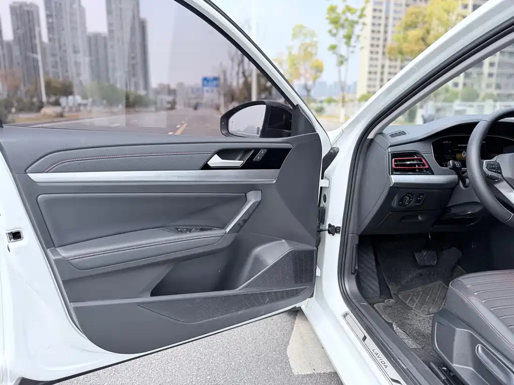 Lavida 2023 300TSI DSG Starry Sky Full Edition купить на сайте DeffCars