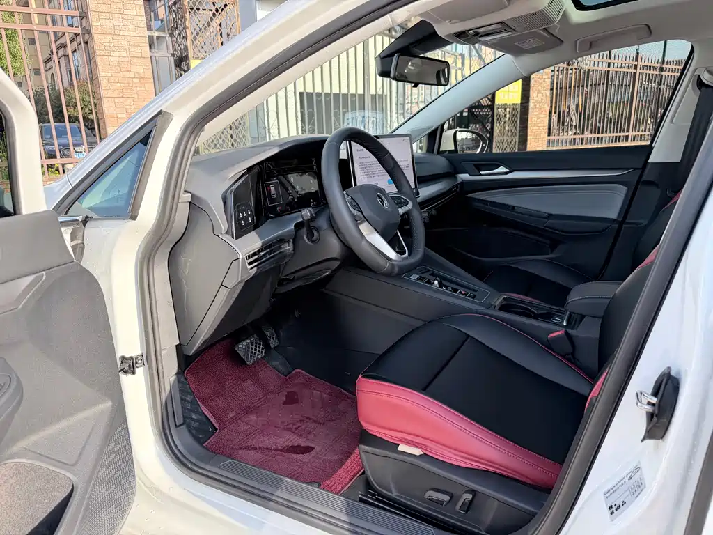 Golf 2025 300TSI купить на сайте DeffCars