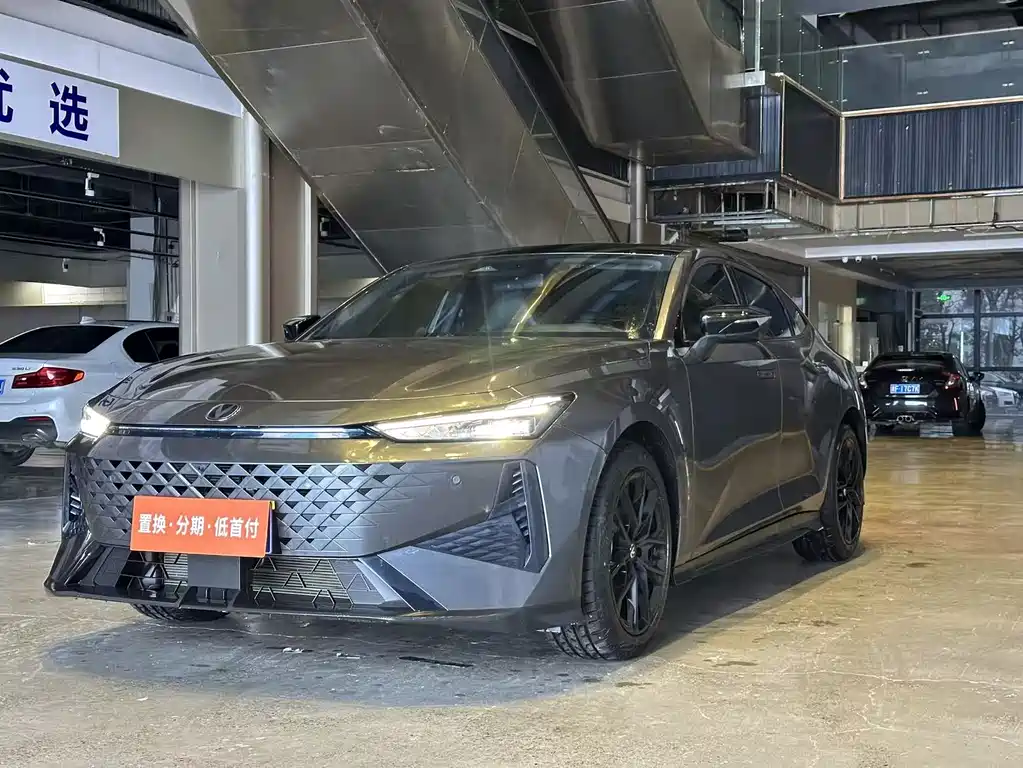 Changan UNI-V 2024 1.5T premium model купить на сайте DeffCars
