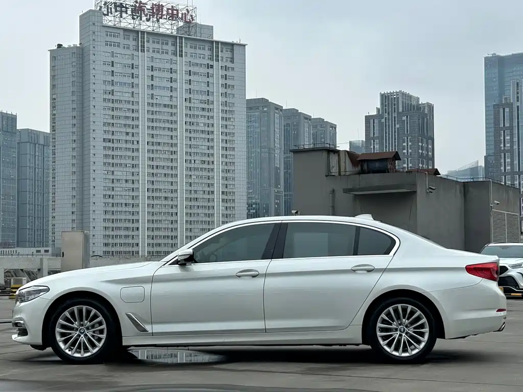 BMW 5 Series New Energy 2019 Facelift 530Le Pioneer Edition купить на сайте DeffCars