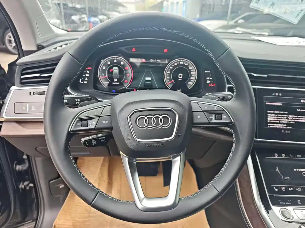 Audi Q7 2025 55 TFSI quattro S line sports купить на сайте DeffCars