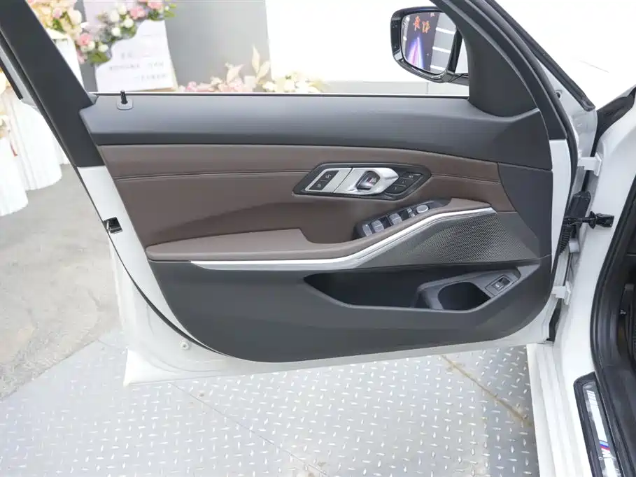 BMW 3 Series 2024 325Li M Sports Package купить на сайте DeffCars