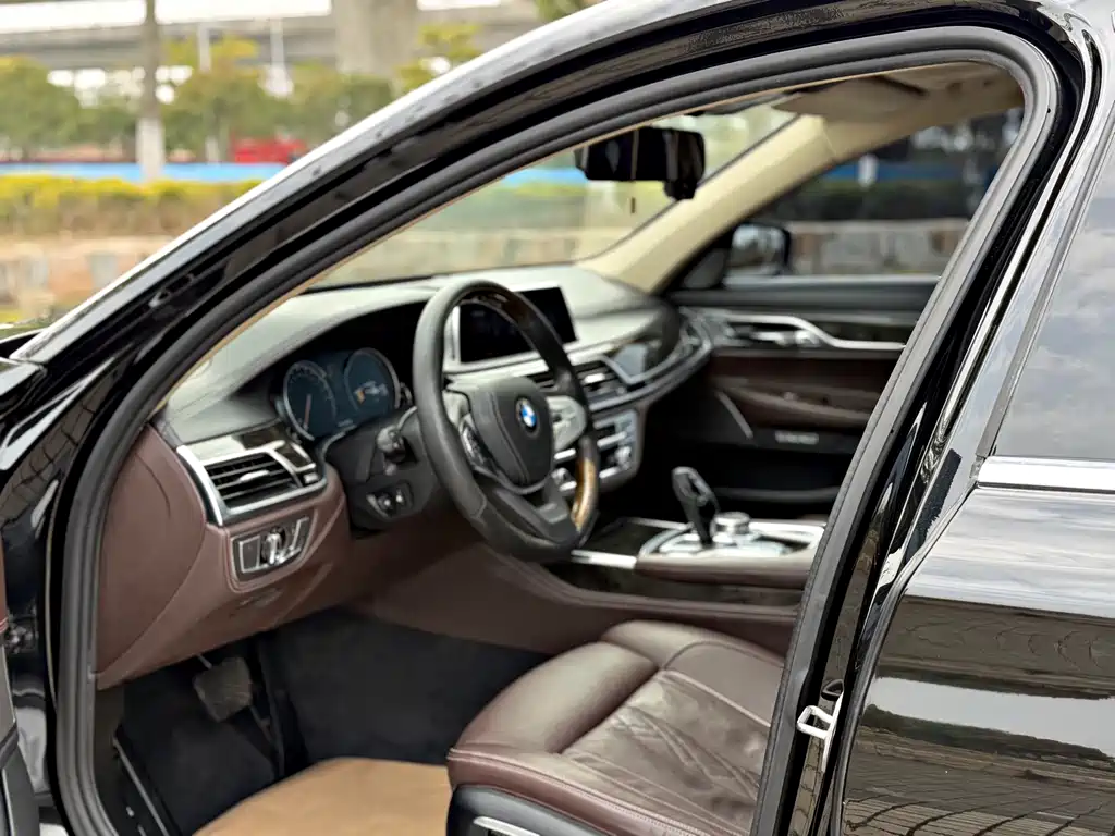 BMW 7 Series 2016 730Li Luxury купить на сайте DeffCars