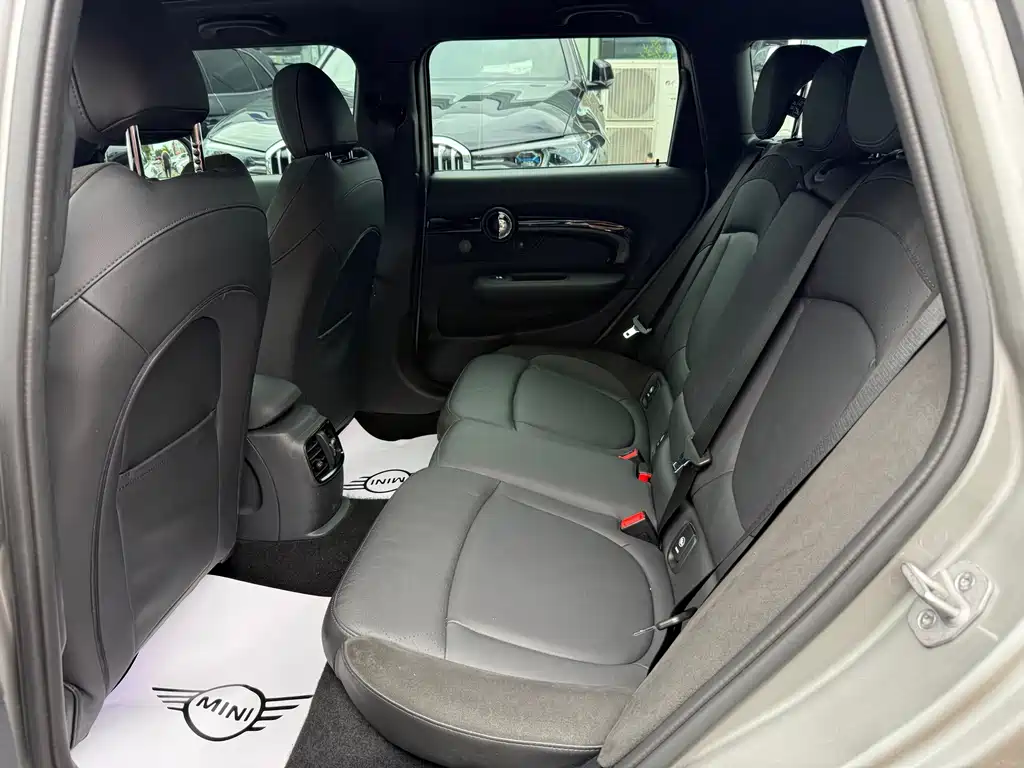 MINI CLUBMAN 2023 2.0T COOPER S Connoisseur купить на сайте DeffCars