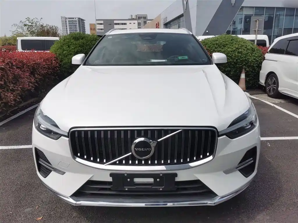 Volvo XC60 2025 B5 four-wheel drive Zhiyuan luxury version купить на сайте DeffCars
