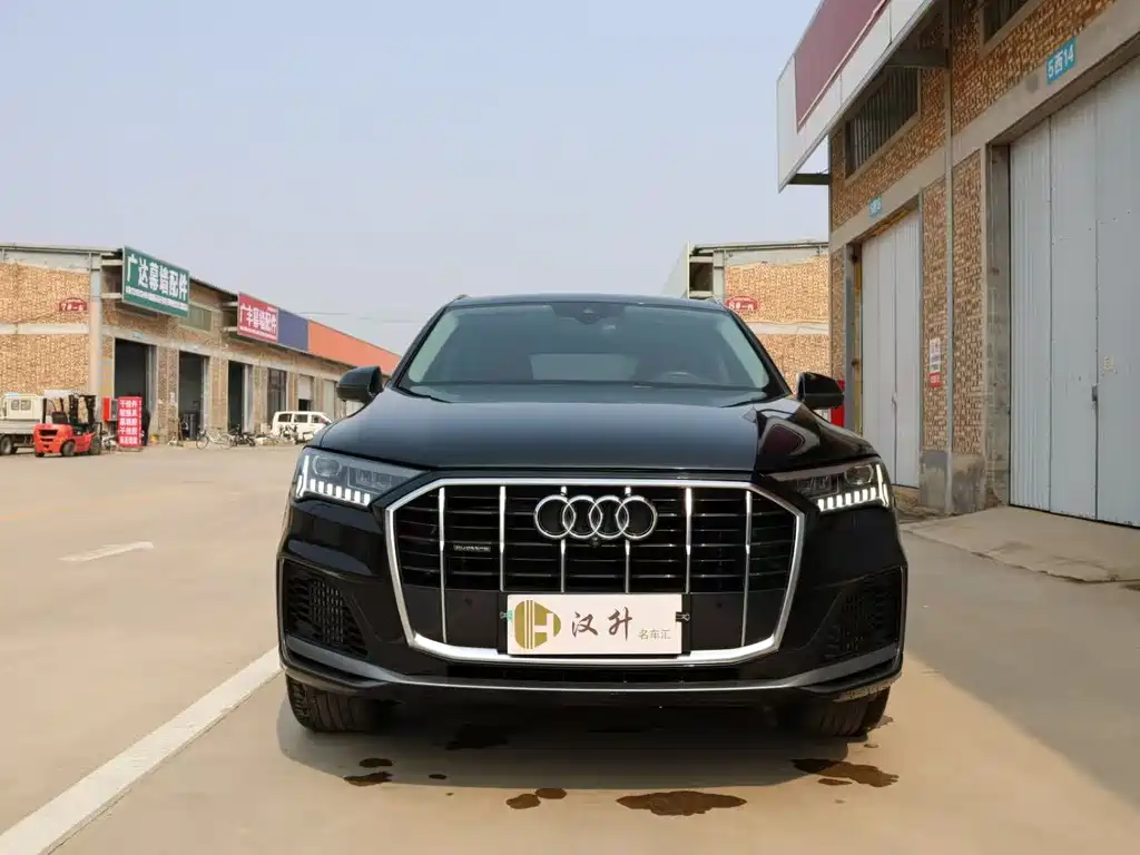 Audi Q7 2021 55 TFSI quattro S line sports version купить на сайте DeffCars