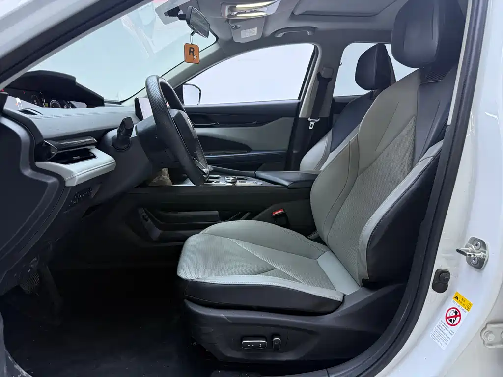 Changan UNI-V Smart iDD 2023 Smart iDD 1.5T 113km smart fun model купить на сайте DeffCars